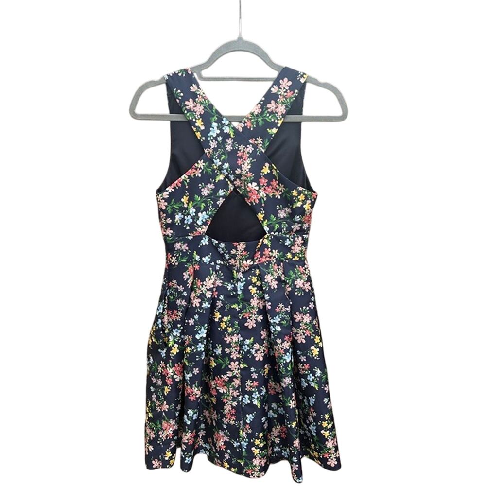 ERIN by Erin Fetherston floral, cross back, fit & flare, v neck dress.‎  Sz 2.